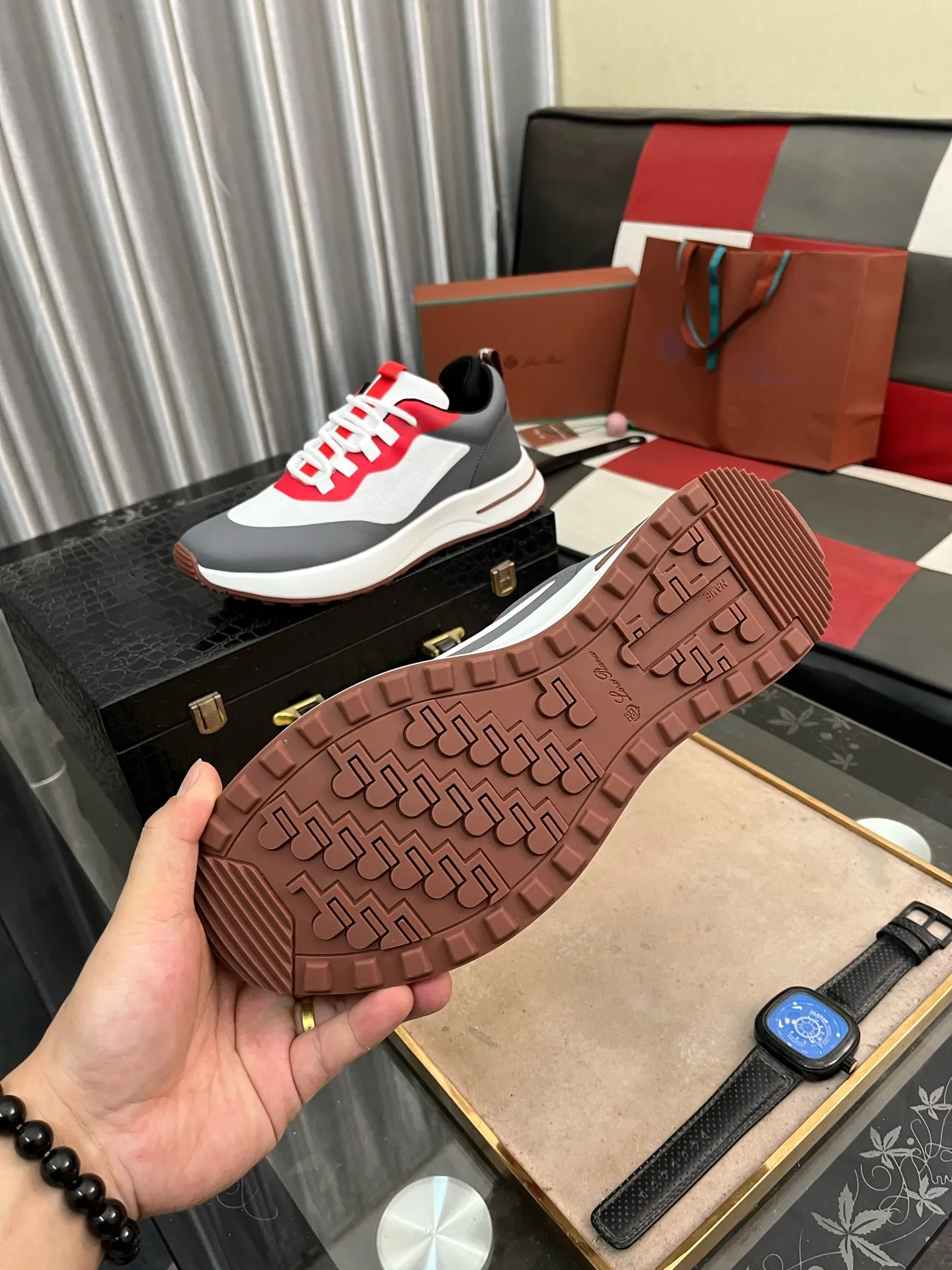 Men's men's shoes💰560⌚️⌚️LoroPiana/Noyo Piana WeekendWalk men's new thick-soled sports shoes, LP lace-up casual shoes that are as comfortable as clouds! The upper is made of cowhide leather, highlighting the sporty style. The lightweight sole adds a touch of modernity to the shoe. Counter original box packaging with dust bag!  Size: 38-449️⃣Colors available